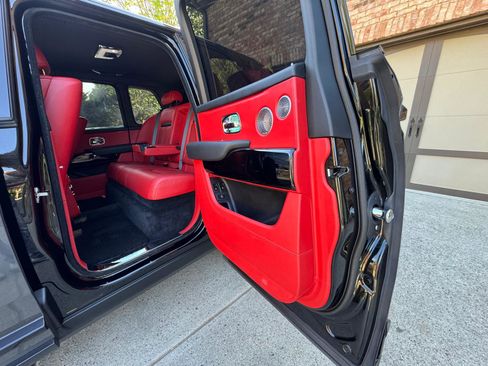 Used 2021 Rolls-Royce Cullinan image 29