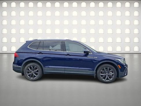 Used 2022 Volkswagen Tiguan SE w/ Panoramic Sunroof Package AWD/4WD image 8