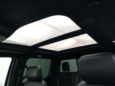 Used 2025 Ford F150 Lariat w/ Equipment Group 502A High image 3