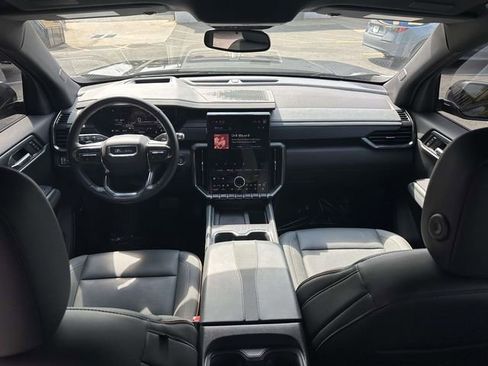 Used 2024 GMC Acadia AT4 w/ Luxury Package image 12