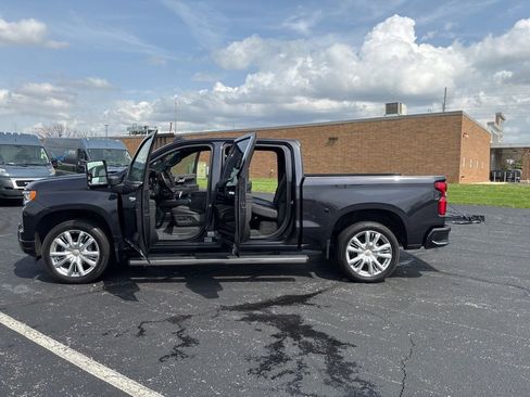 Used 2024 Chevrolet Silverado 1500 High Country w/ High Country Premium Package AWD/4WD image 14