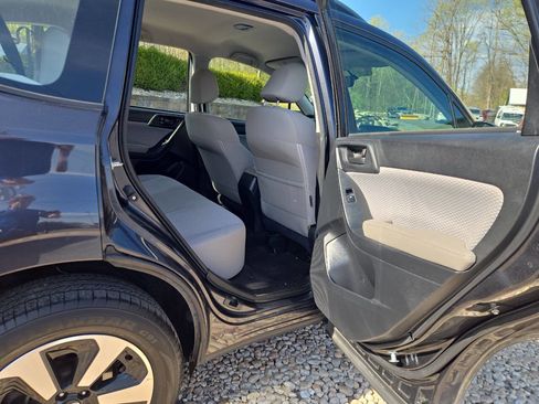 Used 2017 Subaru Forester 2.5i w/ Alloy Wheel Package AWD/4WD image 18