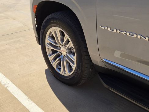 Used 2024 GMC Yukon SLT w/ SLT Luxury Package AWD/4WD image 9