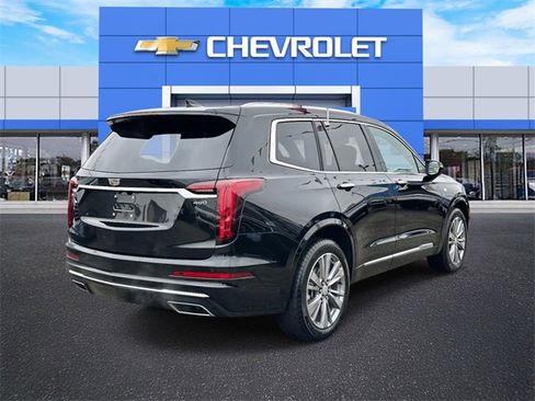 Used 2025 Cadillac XT6 Premium Luxury image 6