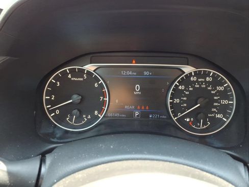Used 2024 Nissan Altima 2.5 SV FWD image 24