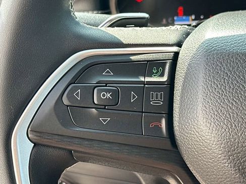 Used 2023 Jeep Grand Cherokee L Laredo image 29