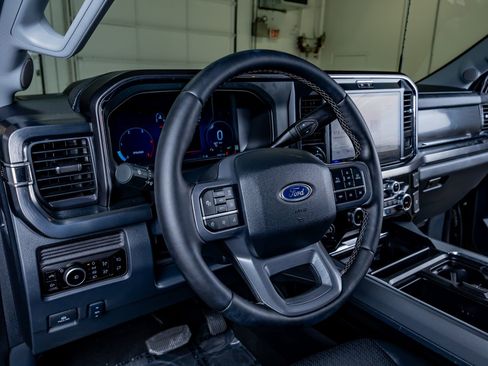 Used 2025 Ford F250 Lariat w/ Lariat Ultimate Package AWD/4WD image 17