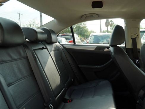 Used 2013 Volkswagen Jetta SE image 23