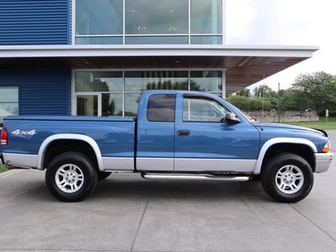 Used 2004 Dodge Dakota SLT w/ Tire & Handling Group AWD/4WD image 2