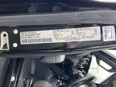 Used 2022 Jeep Wrangler Sport AWD/4WD image 34