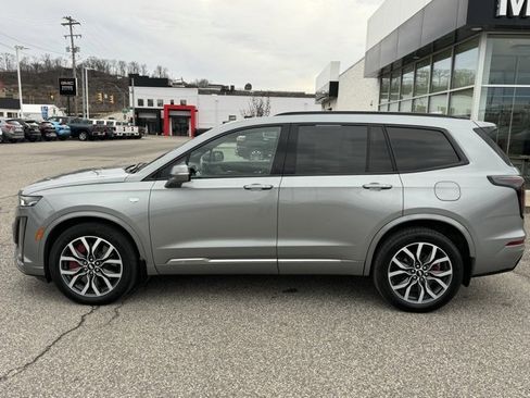 Used 2024 Cadillac XT6 Sport image 2
