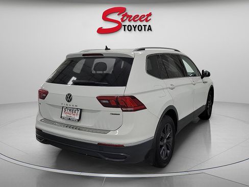 Used 2024 Volkswagen Tiguan SE AWD/4WD image 4