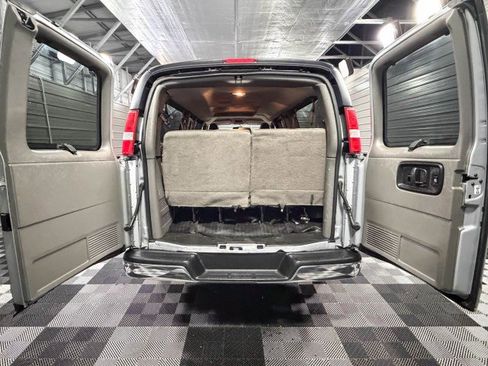 Used 2017 GMC Savana 3500 LS image 10