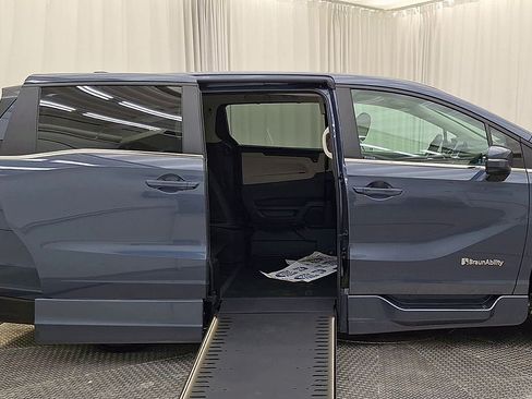 Used 2026 Honda Odyssey Touring image 6