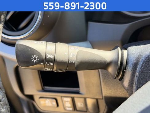 Used 2019 Toyota Tacoma TRD Off-Road image 15