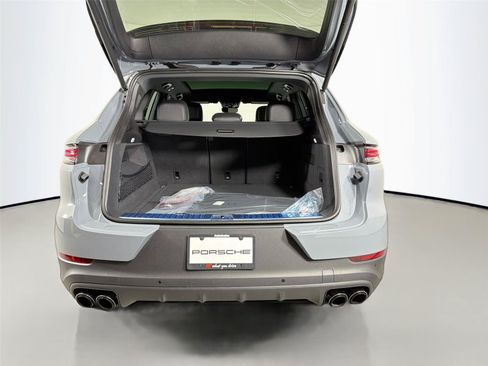 Certified 2026 Porsche Cayenne AWD/4WD image 35