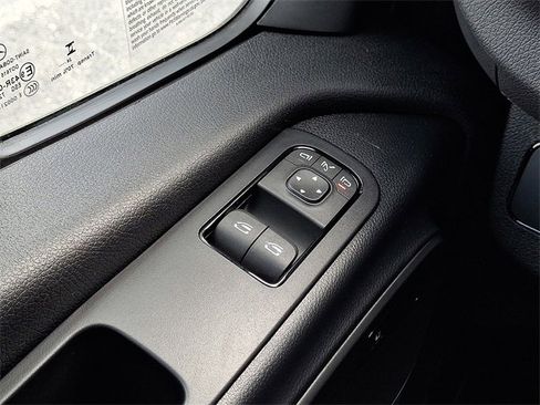 Used 2025 Mercedes-Benz Sprinter 2500 image 25