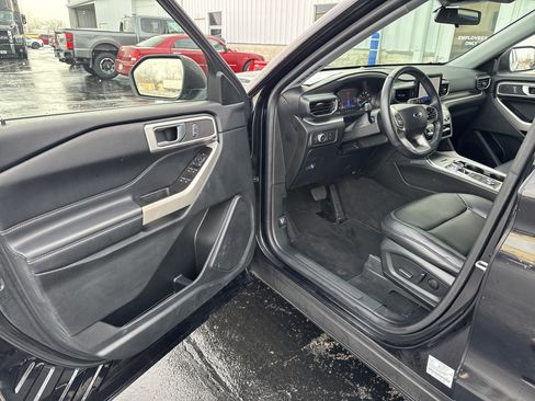 Certified 2022 Ford Explorer XLT w/ Equipment Group 202A image 17