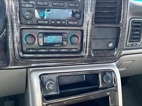 Used 2005 Chevrolet Avalanche Z71 w/ Sun And Sound Package AWD/4WD image 19
