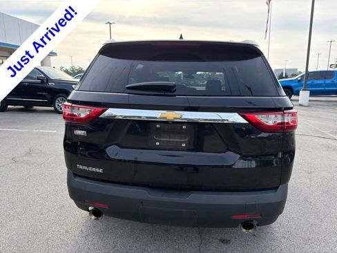 Used 2021 Chevrolet Traverse LS FWD image 4