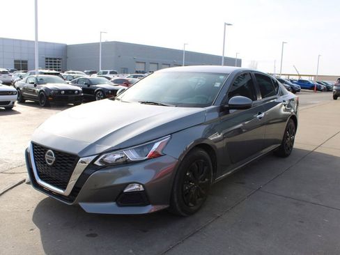Used 2020 Nissan Altima 2.5 S image 3