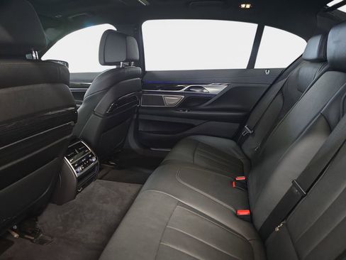 Used 2022 BMW 740i w/ M Sport Package image 14