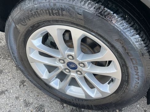 Used 2020 Ford Escape SE image 11