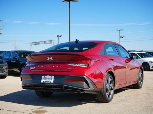 Certified 2025 Hyundai Elantra SEL image 7