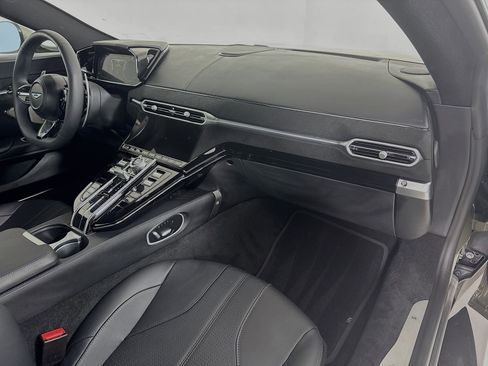 Used 2025 Aston Martin V8 Vantage Coupe RWD image 7