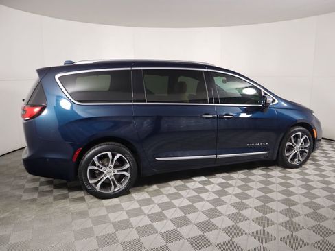 Used 2022 Chrysler Pacifica Pinnacle image 4