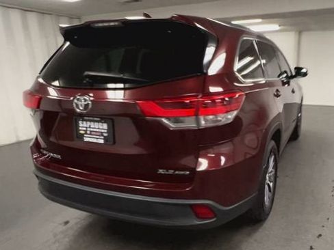 Used 2018 Toyota Highlander XLE AWD/4WD image 8