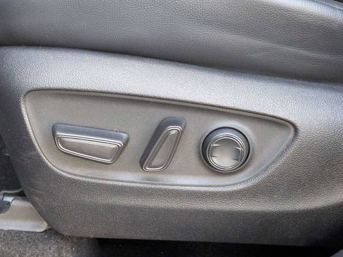 Used 2023 Toyota Highlander XLE image 18