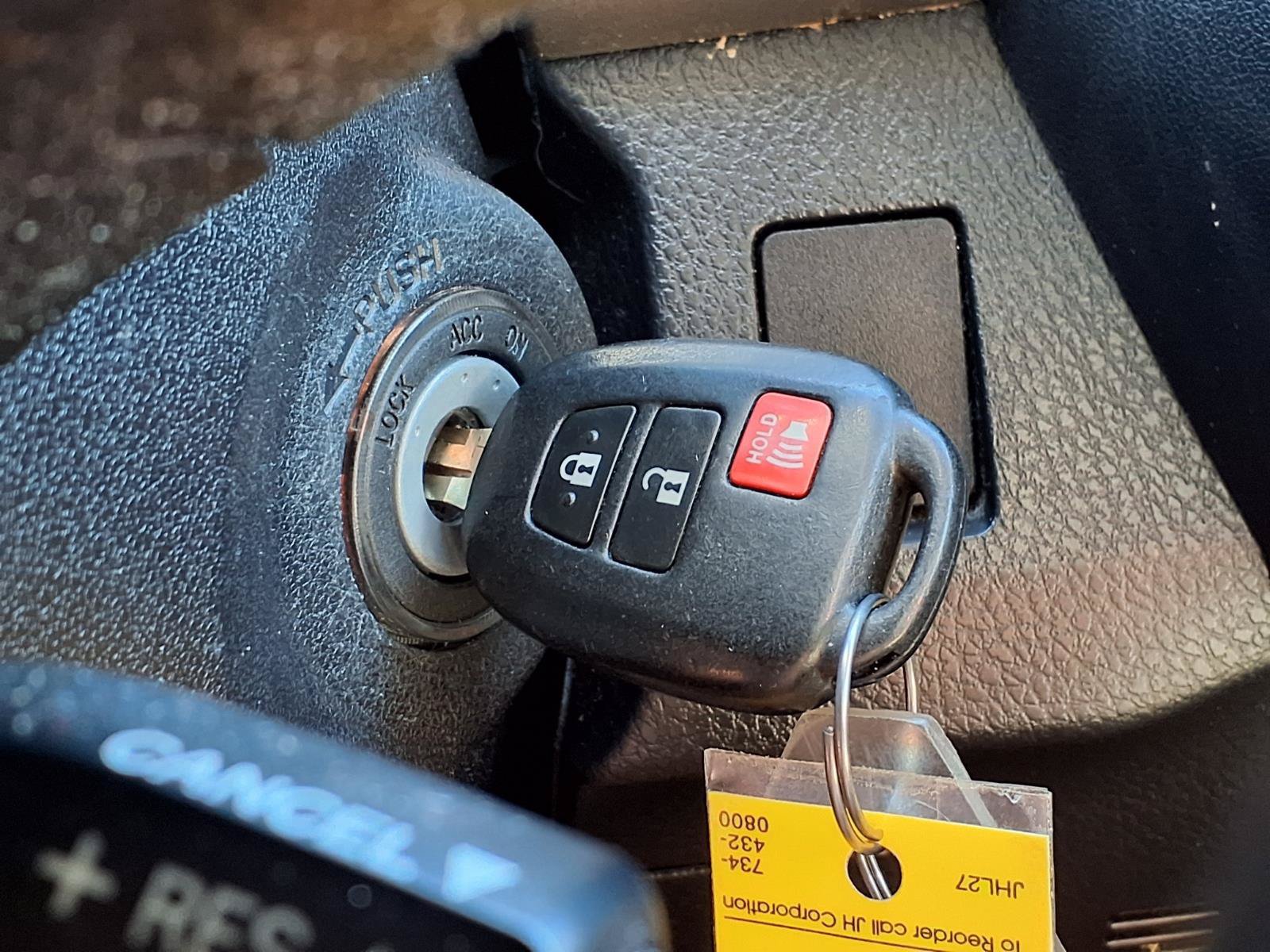 Used 2015 Toyota RAV4 LE AWD/4WD image 28
