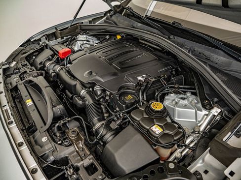 Used 2017 Jaguar F-PACE S image 39