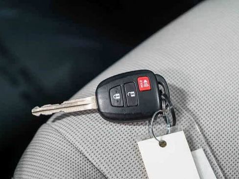 Certified 2022 Toyota Corolla Cross L image 29