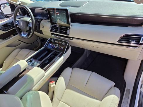 Used 2021 Lincoln Navigator 4WD image 22