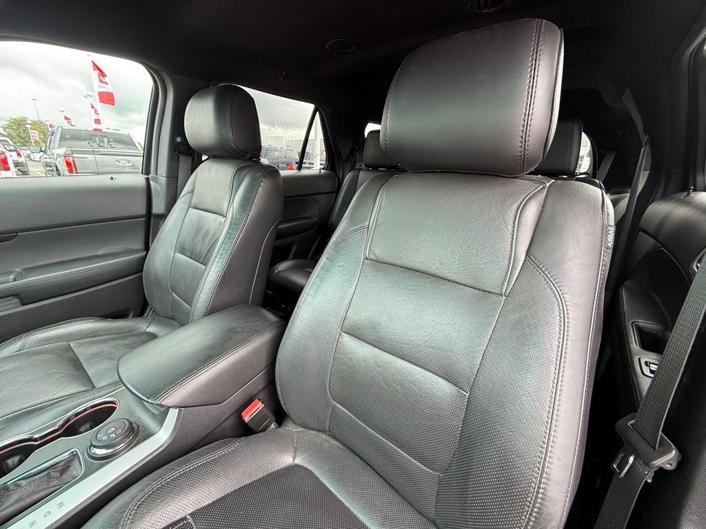 Used 2015 Ford Explorer Limited w/ Equipment Group 302A AWD/4WD image 17