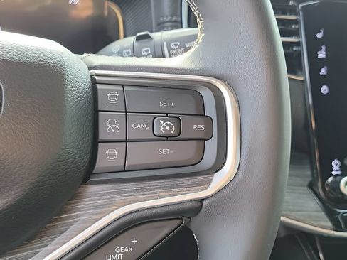 Used 2024 Jeep Wagoneer Series III w/ Flexible Seating Group AWD/4WD image 34