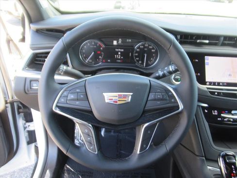 Used 2025 Cadillac XT5 Premium Luxury image 17