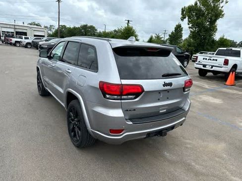 Used 2019 Jeep Grand Cherokee Altitude AWD/4WD image 16