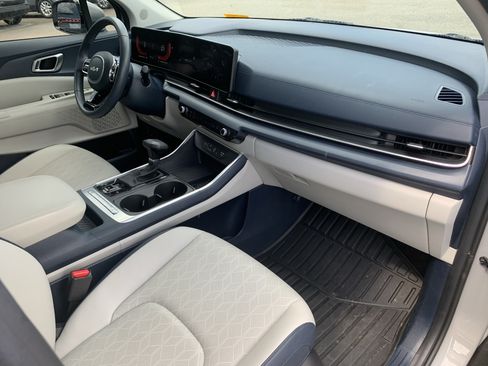 Used 2025 Kia Carnival EX FWD image 51
