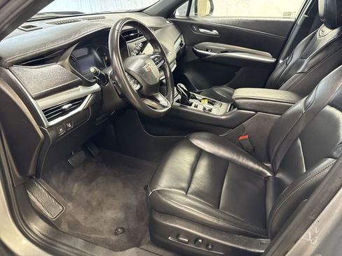 Used 2023 Cadillac XT4 Premium Luxury image 11