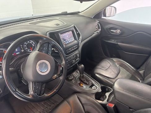 Used 2021 Jeep Cherokee Latitude Plus image 18