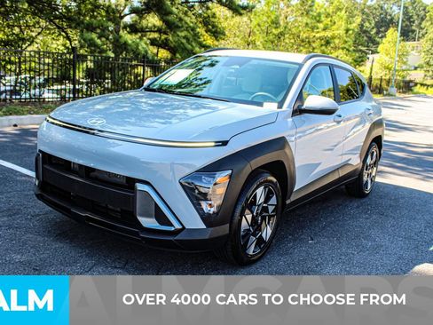 Used 2025 Hyundai Kona SEL FWD image 2