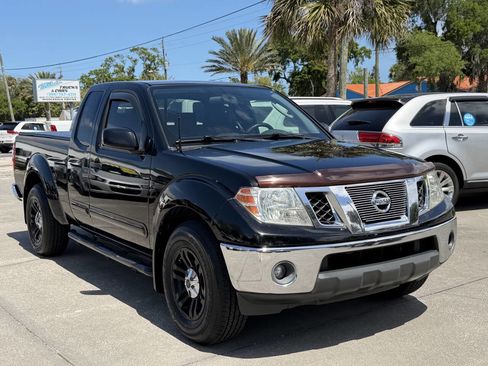Used 2011 Nissan Frontier SV image 2