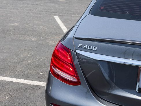 Used 2017 Mercedes-Benz E 300 image 8