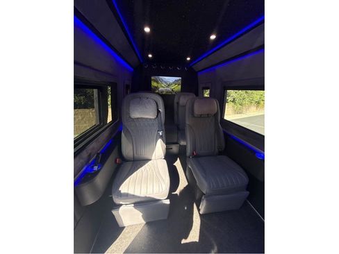 Used 2024 Mercedes-Benz Sprinter 2500 w/ Acoustic Package image 20