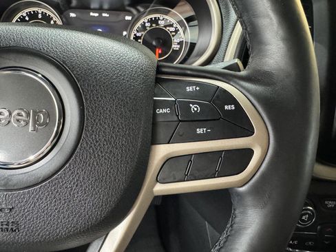 Used 2017 Jeep Cherokee Limited AWD/4WD image 14
