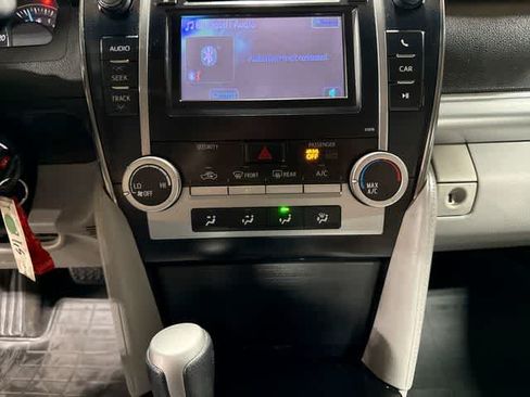 Used 2013 Toyota Camry LE FWD image 21
