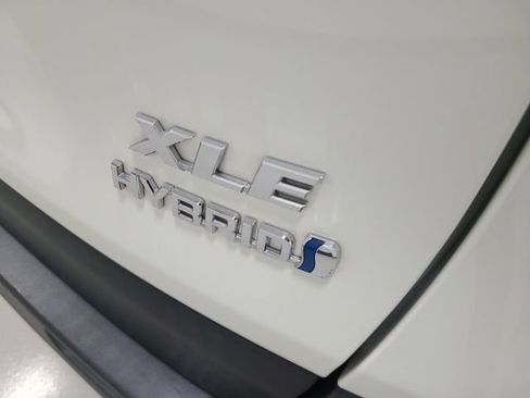 Certified 2022 Toyota RAV4 XLE Premium AWD/4WD image 9